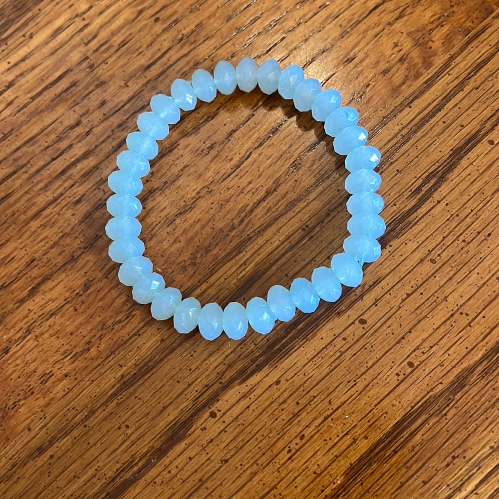 Blue beaded bracelet, expandable, great condition, 2.25” diameter - Picture 1 of 1